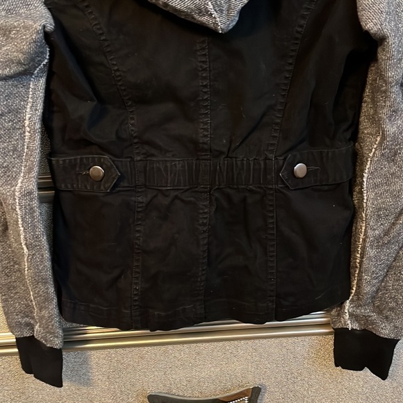 worn 2-3 times - Picture 3 of 4